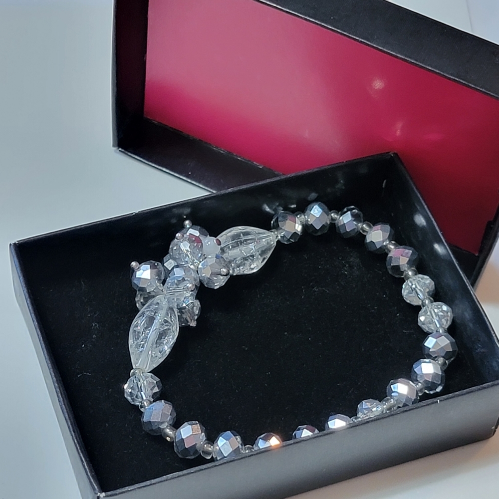 Avon Sparkling Beaded Stretch Bracelet Silver And Clear
